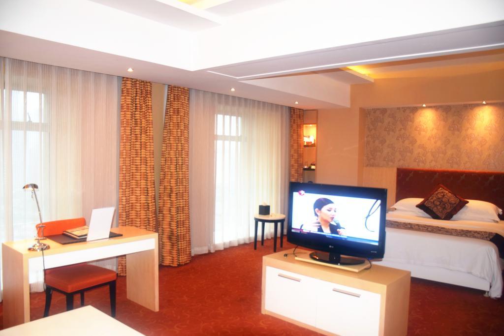 Puxi New Century Hotel Shanghai Buitenkant foto